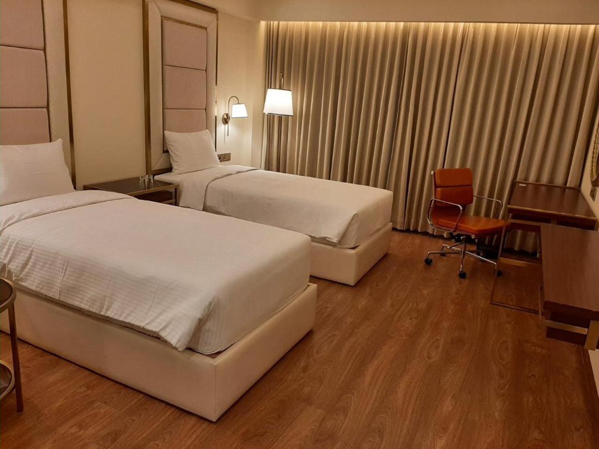 Kay-Em Spectra Hotel Chennai Exterior foto